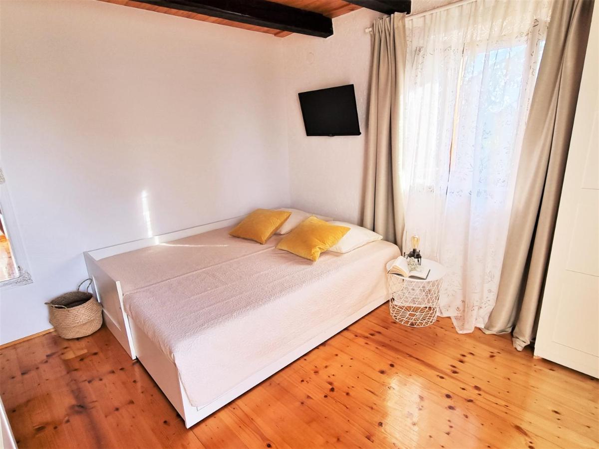 Вілла Stonehouse Ana With Jacuzzi Rovinj-Krmed Екстер'єр фото