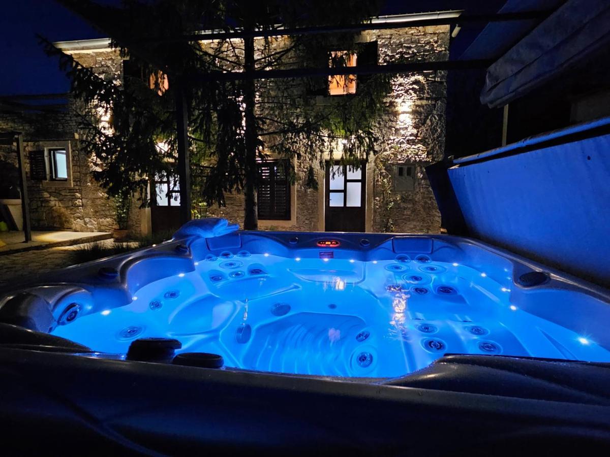 Вілла Stonehouse Ana With Jacuzzi Rovinj-Krmed Екстер'єр фото