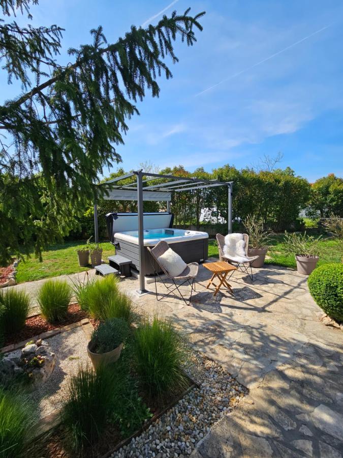 Вілла Stonehouse Ana With Jacuzzi Rovinj-Krmed Екстер'єр фото